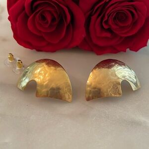 Vintage hammered gold tone metal pierced earrings, ~ 1.5”X 1”